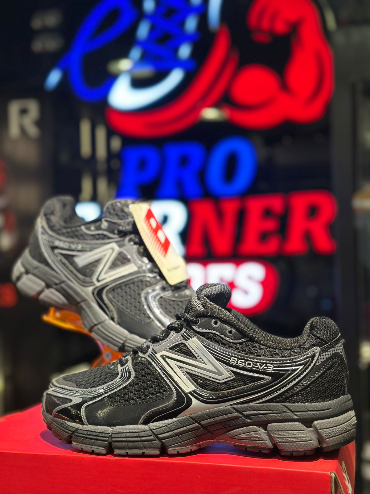 860 V3 Black 2